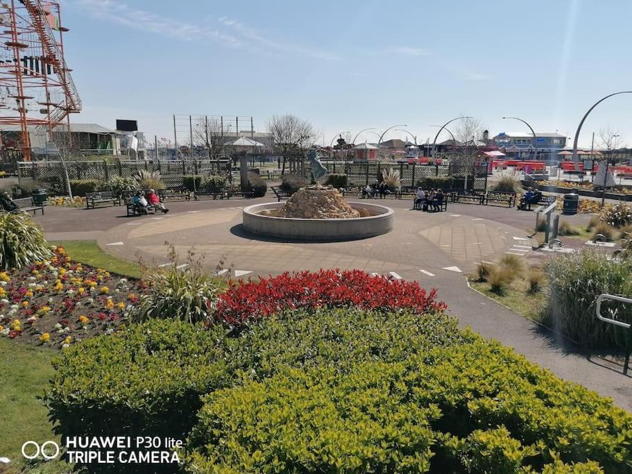 Pleasure Beach Apartment With Garden Skegness Exterior photo