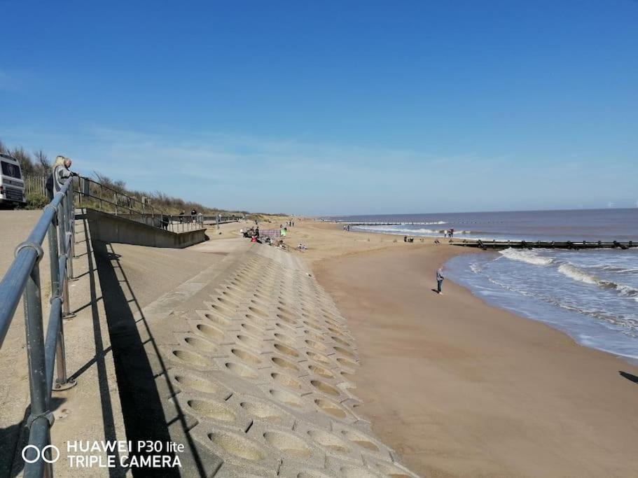 Pleasure Beach Apartment With Garden Skegness Exterior photo